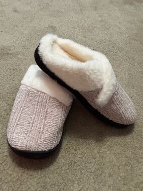 Cozy Women's Cream Knit Faux-Fur Lined Slippers